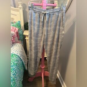 VUORI dream knit camo women’s performance joggers Size Small LONG